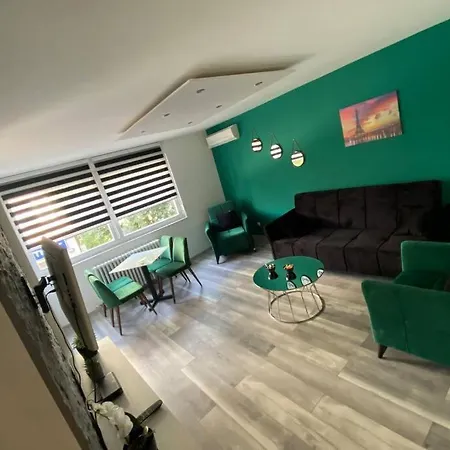 Omar Stan Na Dan Besplatan Parking *