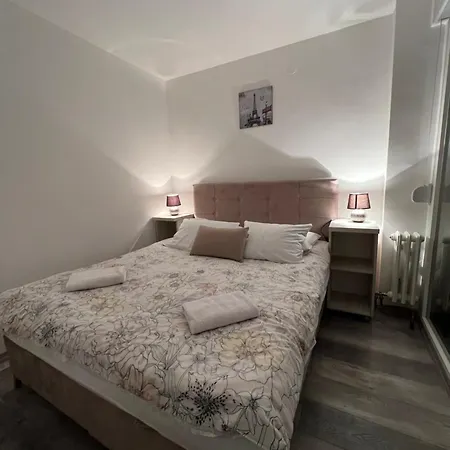 Omar Stan Na Dan Besplatan Parking 아파트