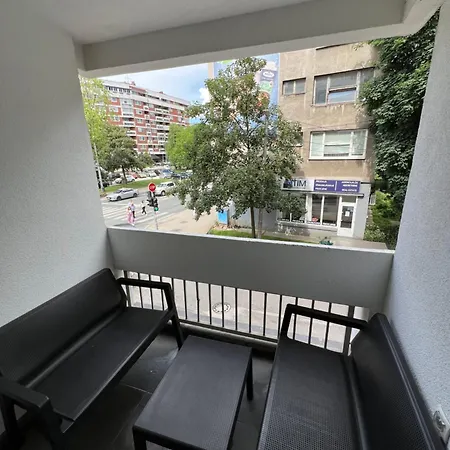 Omar Stan Na Dan Besplatan Parking 사라예보